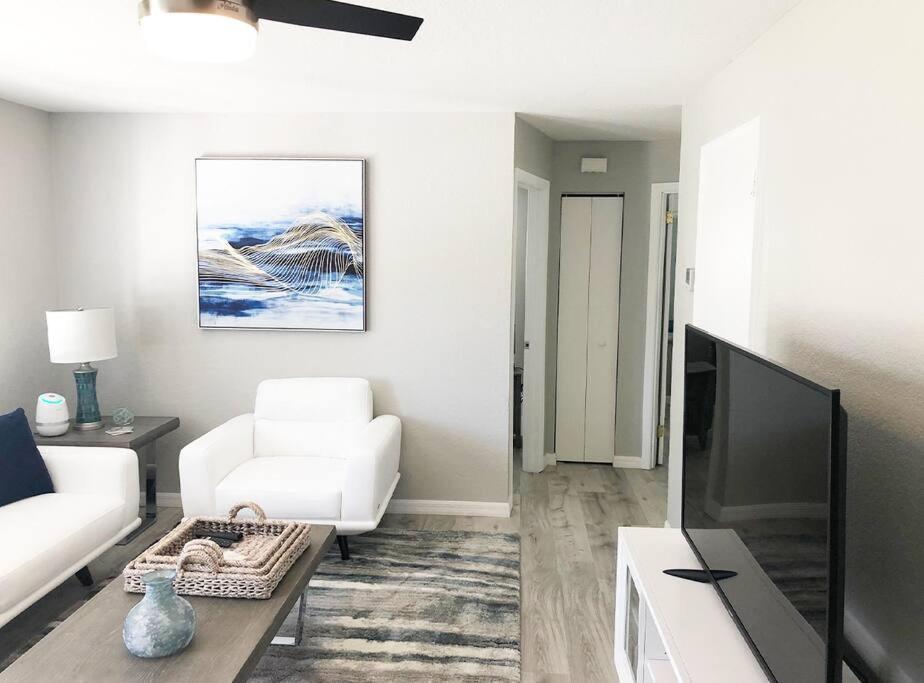 Modern Apartment - 2 Of 4 푼타고다 외부 사진